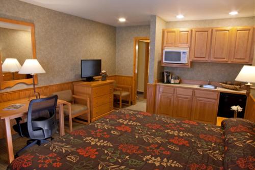 Poulsbo Inn & Suites