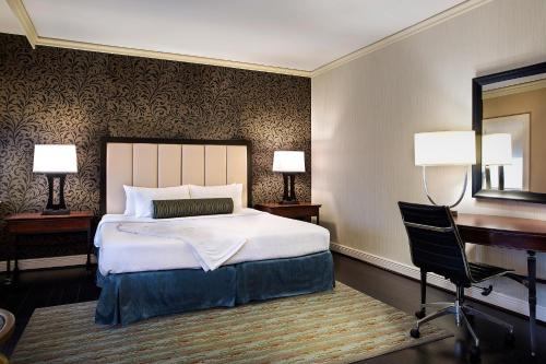 Deluxe King Room