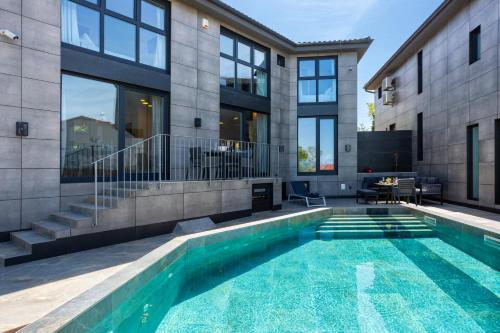 Villa Signature with heated pool – khách sạn tại Zidarici