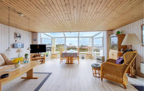 2 Bedroom Beautiful Home In Juelsminde in จูเอลส์มินเดอ