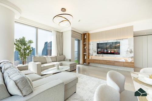 High Floor 2BR | Full Burj View | BMS - image 11