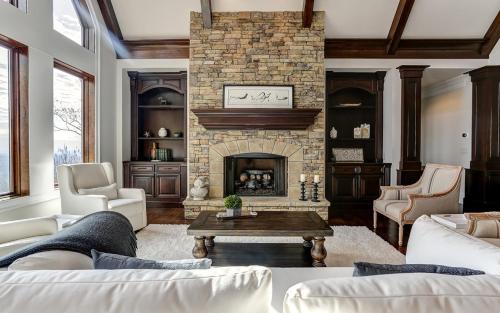 . MountainView - Luxury VIEWS Pool Table Hot Tub Gourmet Kitchen