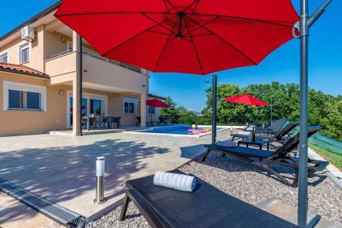 ทัศนียภาพภายนอกโรงแรม, Villa Mia in Labin, a two apartment villa with pool close to the sea in สเวติบาตูล