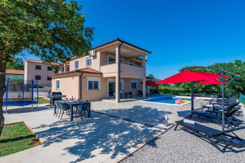 ทัศนียภาพ, Villa Mia in Labin, a two apartment villa with pool close to the sea in สเวติบาตูล