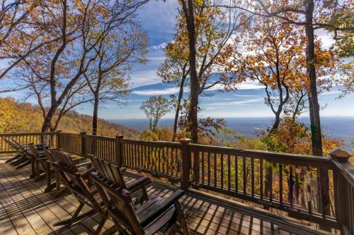 Canoe Believe It - Enjoy mountain views cook out on the Weber grill relax in Jasper, USA