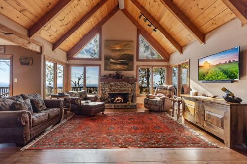 Canoe Believe It - Enjoy mountain views cook out on the Weber grill relax in Jasper, USA