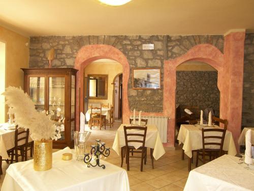 Ресторан, Albergo Elisa in Комано