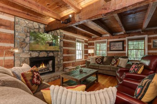 . Timber Lodge - Relax in rustic luxury in Big Canoe