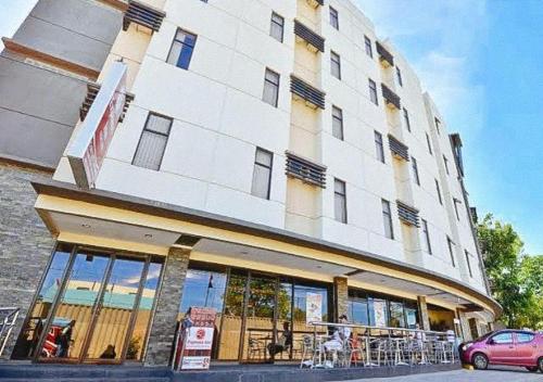 RedDoorz @ Express Inn Lapu Lapu – City of Lapu-Lapu, IL