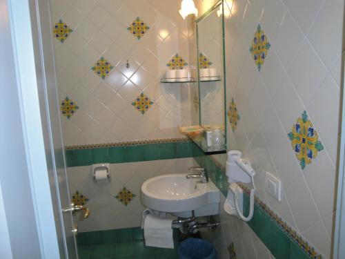 Economy Double Room with window