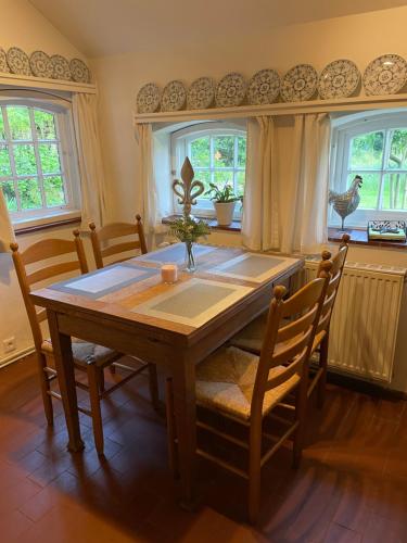 Reetdachhaus am See Ostfriesland in Leezdorf