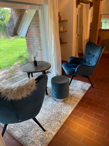 Reetdachhaus am See Ostfriesland in Leezdorf