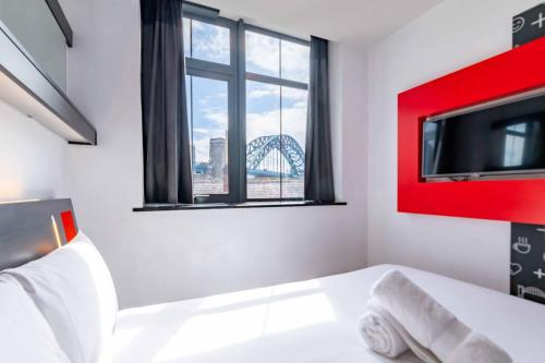 1 double bed, 1 twin bed