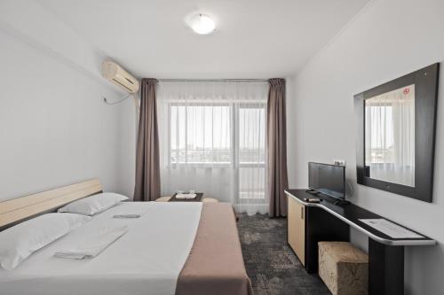 Double Room with Sea View image 5