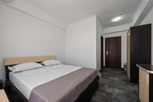Double Room with Sea View image 1