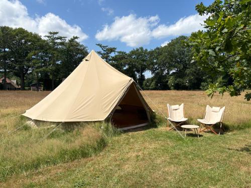Exterior view, Boutique tent bij Laaken op Zand unieke plek in het groen met luxe bed in Warnsveld