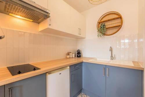 Studio calme avec parking, proche metro in Bois Blancs