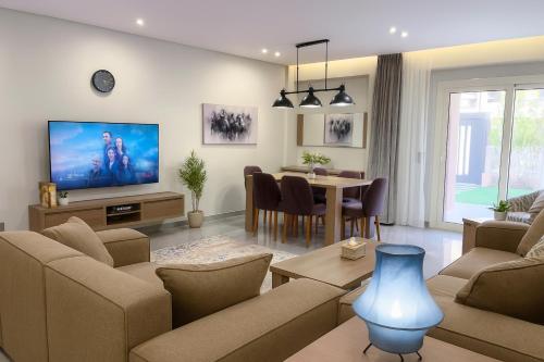 شقة فاخرة 3 غرف نوم و حديقة خاصة في الشيخ زايد - Zayed Suites A, Sheikh Zayed