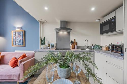 Athenaeum by Alt-Stay - 1 Bed Mezzanine Apartment Contractor and Relocation Accommodation with Fast Wi Fi, Netflix, Kitchen, Dishwasher, Laundry and Self Check In - Long Stay Ready with Weekly and Monthly Rates, Leeds (Foto 5)