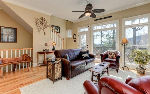 Doctors Orders - Refresh and recharge with peaceful views and a cozy hot tub in Marblehill, USA