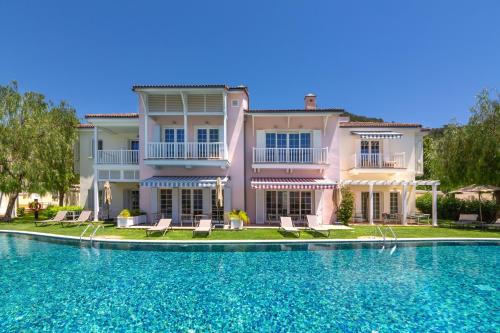 4 bedrooms, 5 beds