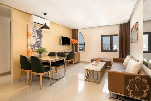 Shared lounge/TV area