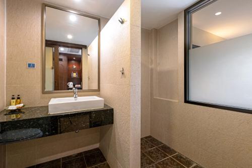 room detail thumbnail 2