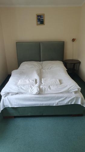 1 double bed