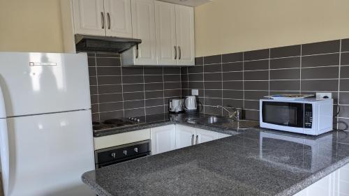 ห้องครัว, สวิส โมเต็ล (Swiss Motel) in คูม่า