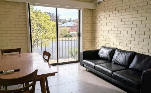 ระเบียง/ชานเรือน, สวิส โมเต็ล (Swiss Motel) in คูม่า