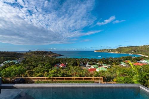 Refreshing Villa Atop the Hills of Lorient - Location, gîte - Gustavia