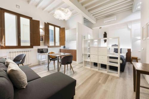 Deluxe Pitti Suites by MMega - image 9