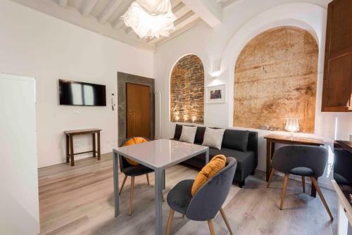Deluxe Pitti Suites by MMega - image 11