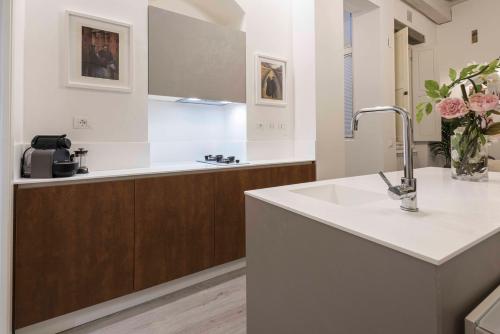 One-Bedroom Apartment image 7