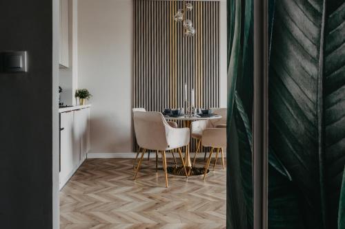 Balcony & Parking, Modern Elegant Apartment! Near Tram, Breslau (Foto 8)
