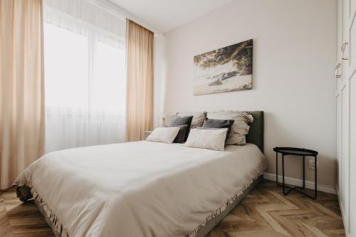 Balcony & Parking, Modern Elegant Apartment! Near Tram, Breslau (Foto 2)