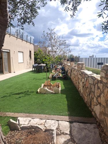 הבית של יולי in Yaara