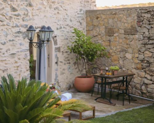 Iekārtas, Unique guest room in the heart of Provence "The Secret of the Stones" in Lancon-Provence