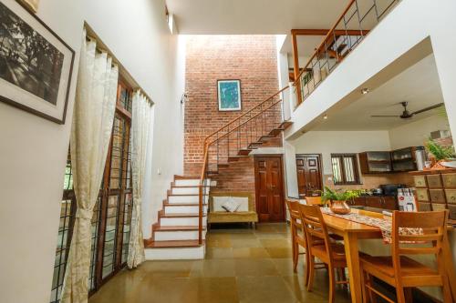 Kerala Style Villa by JadeCapsAC4BHKFishpond