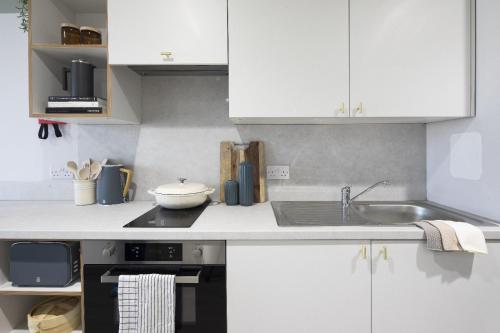 Kitchen, Modern Studios with Kitchen & Ensuite in Central Edinburgh in West End