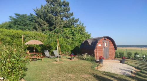 Cahute enchantée Aubois dormant (Cahute enchantee Aubois dormant) in Argancon