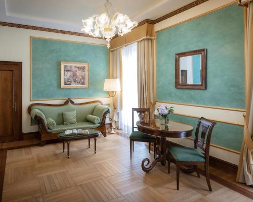 Due Torri Hotel near Piazza dei Signori