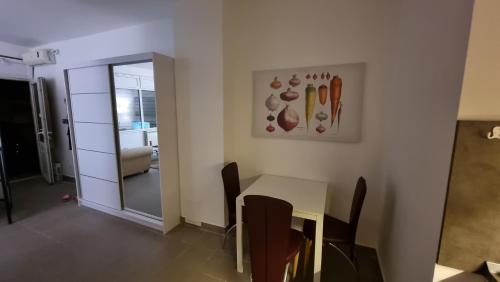 One-Bedroom Apartment image 2