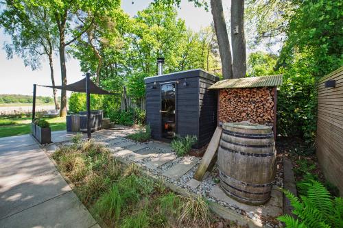 86, Bed & Outdoor Wellness - Sauna, Hottub, Icebath & Outdoor Shower included!