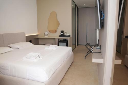 Palma Double Room with Sea View - Ground Floor (NO PARKING) image 4