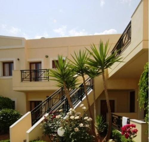 Maria Lambis Ideally located in the Malia area, Maria Lambis promises a relaxing and wonderful visit. The property offers guests a range of services and amenities designed to provide comfort and convenience. Servi