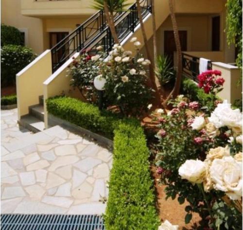 Maria Lambis Ideally located in the Malia area, Maria Lambis promises a relaxing and wonderful visit. The property offers guests a range of services and amenities designed to provide comfort and convenience. Servi