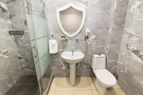Double Room image 6