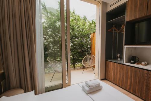 Aqua Double Room with Garden View (NO PARKING) image 2