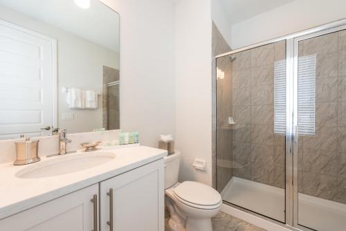 Chic Home with Private Pool near Disney World - 7706F - image 11